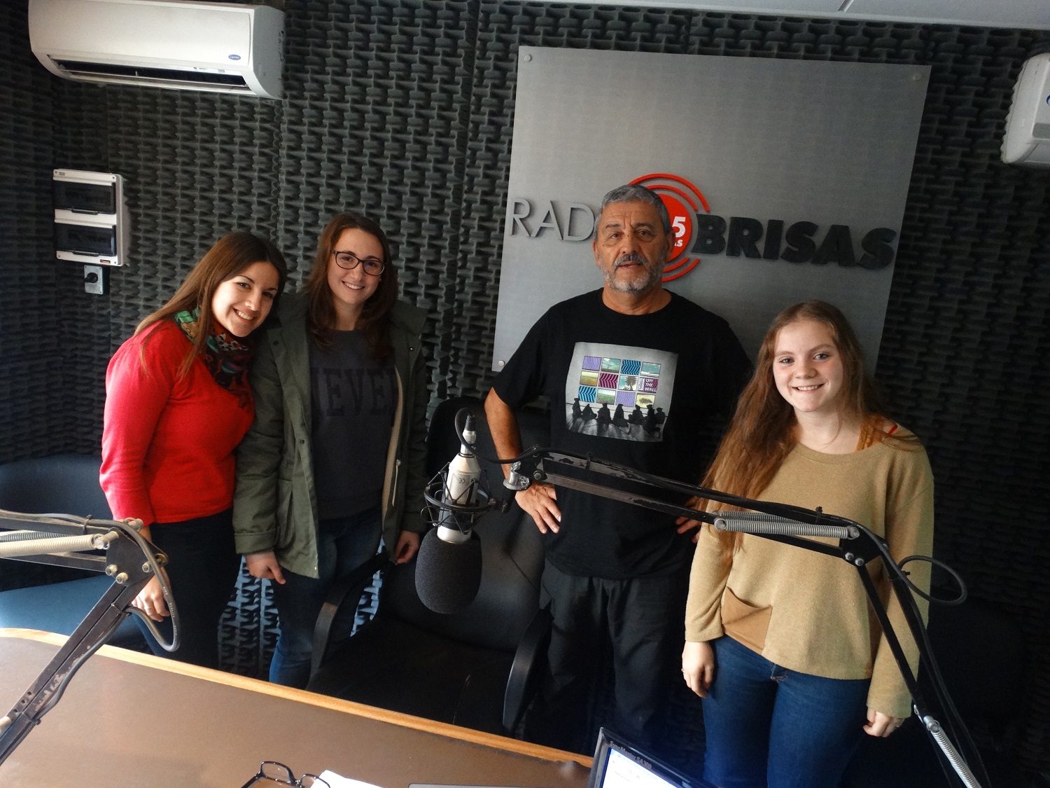 Alumnas del Inmaculada Concepción participaron de «La Escuela va a la Radio»