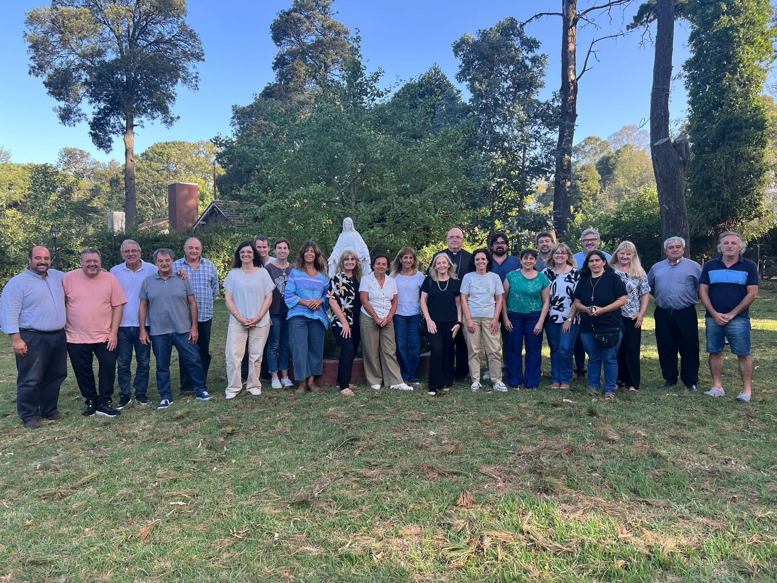 Representantes Legales de escuelas participan de Ejercicios Espirituales junto a Mons. Ernesto