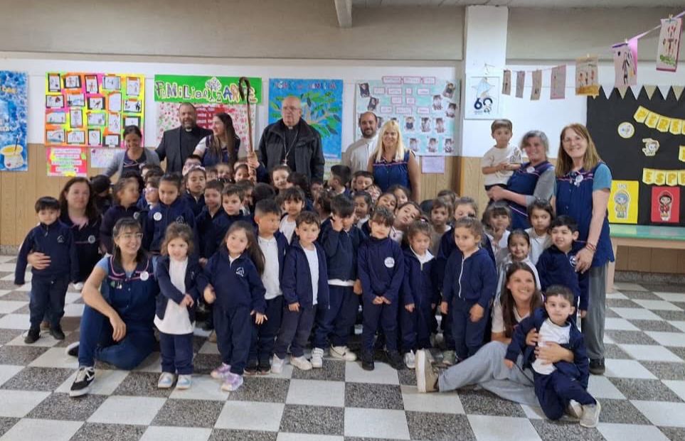 El colegio Ntra. Sra. del Camino recibió la visita pastoral del Obispo