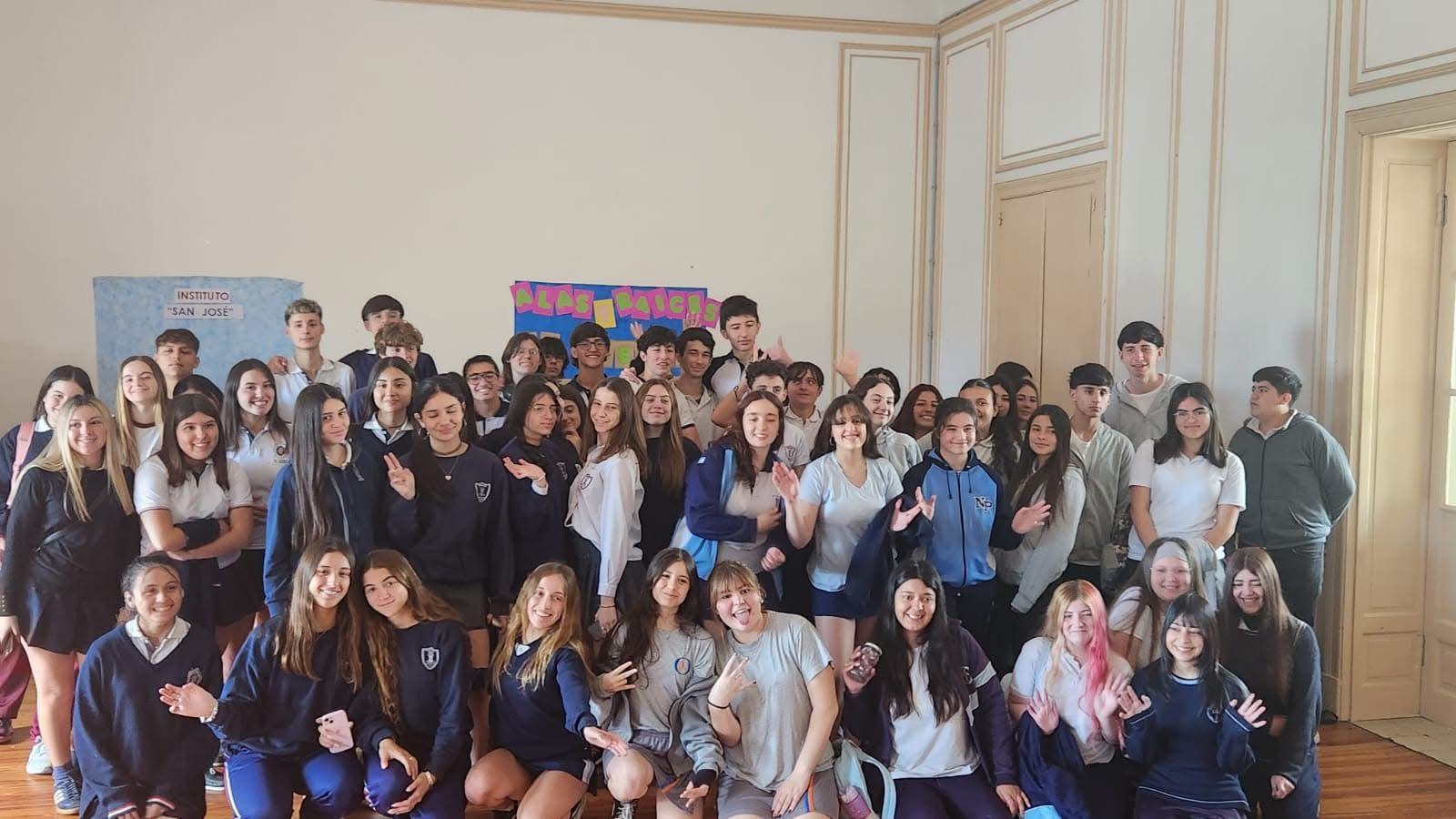 En el camino de escucha a los estudiantes se desarrolló «Con Alas y Raices»