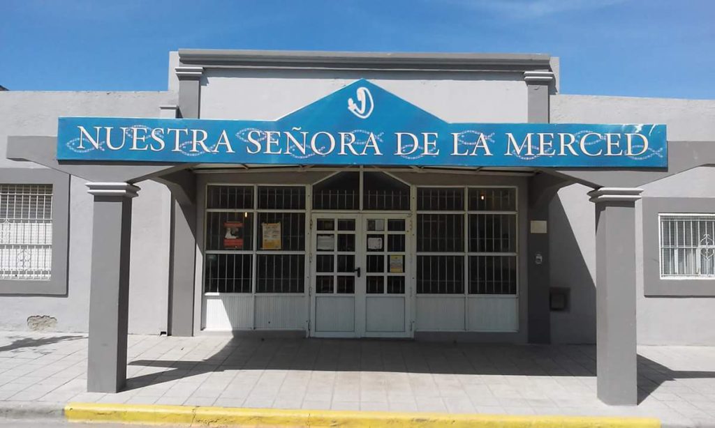 El vicario de Educación y el presidente de JuREC visitaron las obras en la escuela de Quequén
