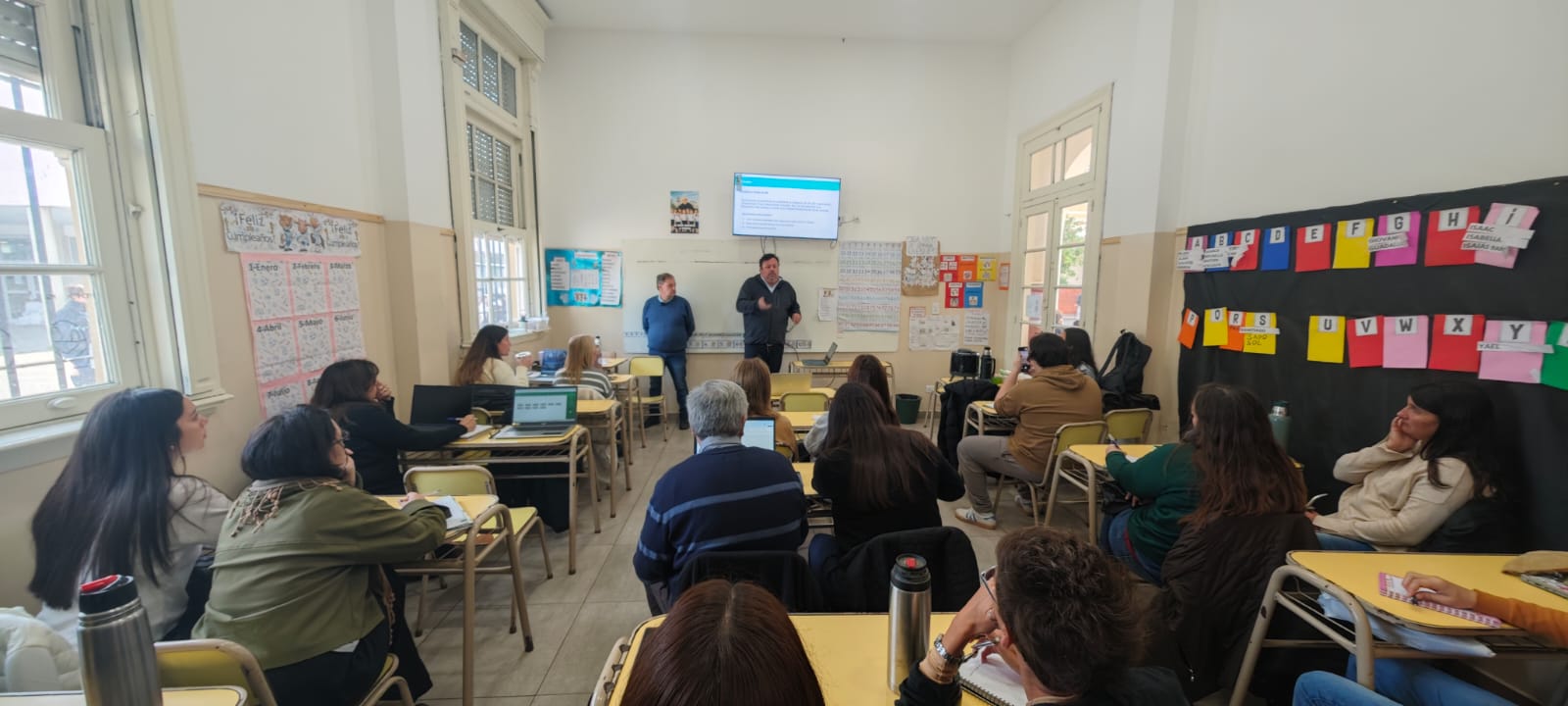 Administrativos de las escuelas compartieron reunión de actualización