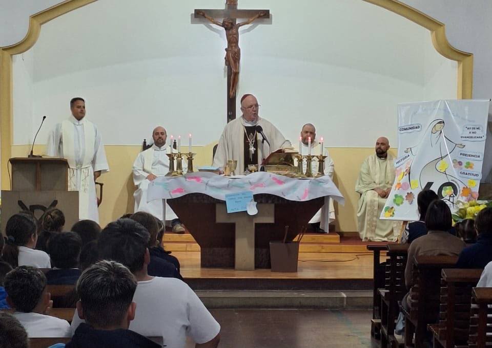 La escuela Nuestra Señora del Camino celebró a su Patrona junto al Obispo